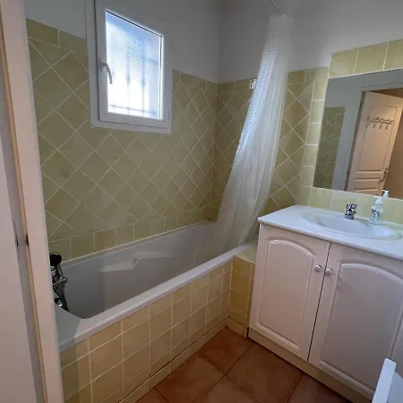 Appt 2 Etoiles - Parking - Clim - Piscine - A 300m Apartment